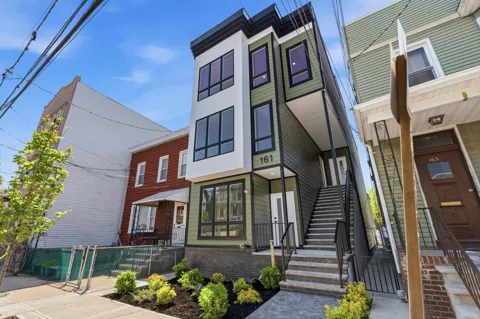 161 WOODLAWN AVE