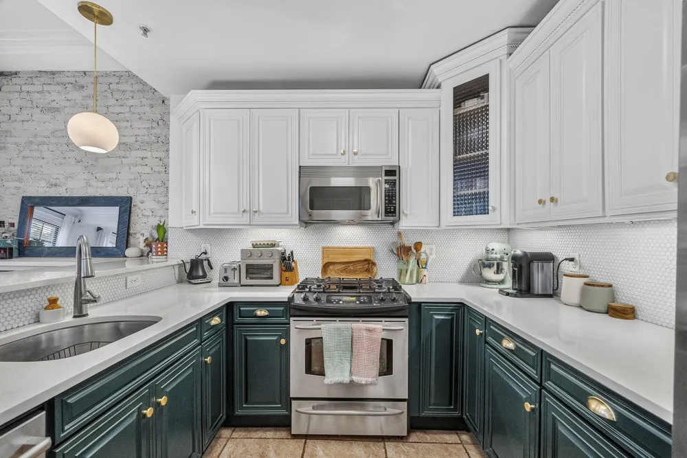 121 BLOOMFIELD ST Hoboken, NJ 07030