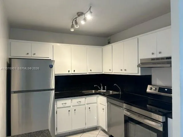 111 Golden Isles Dr #E4 Hallandale Beach, FL 33009