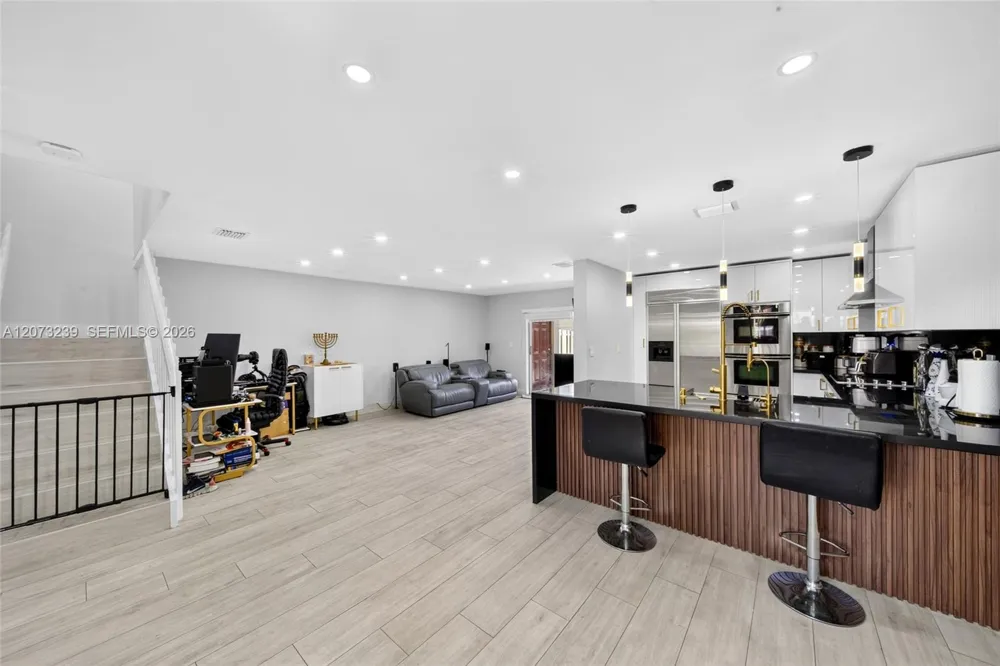 16407 SW 73rd Ter Miami, FL 33193