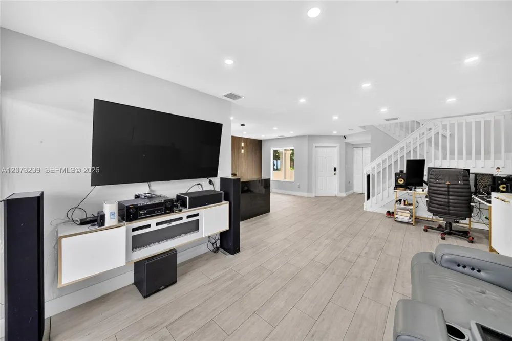 16407 SW 73rd Ter Miami, FL 33193