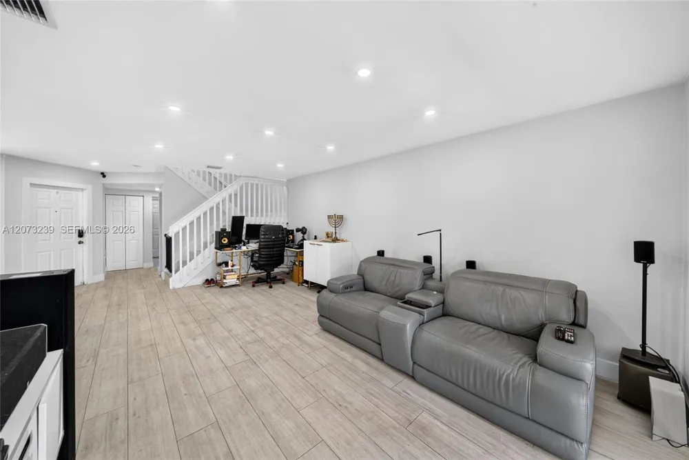 16407 SW 73rd Ter Miami, FL 33193