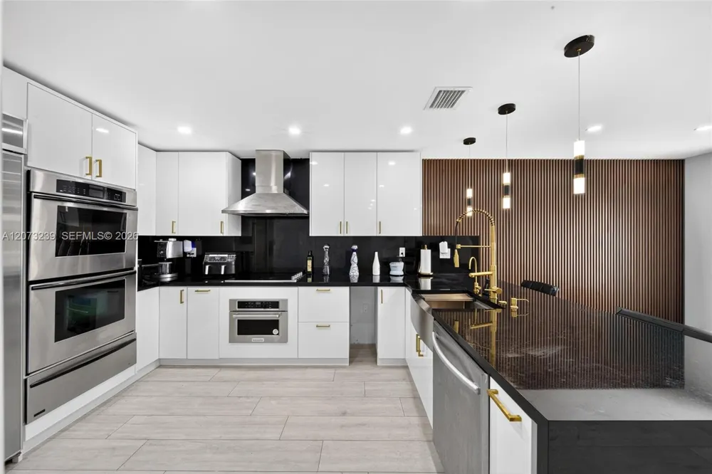 16407 SW 73rd Ter Miami, FL 33193