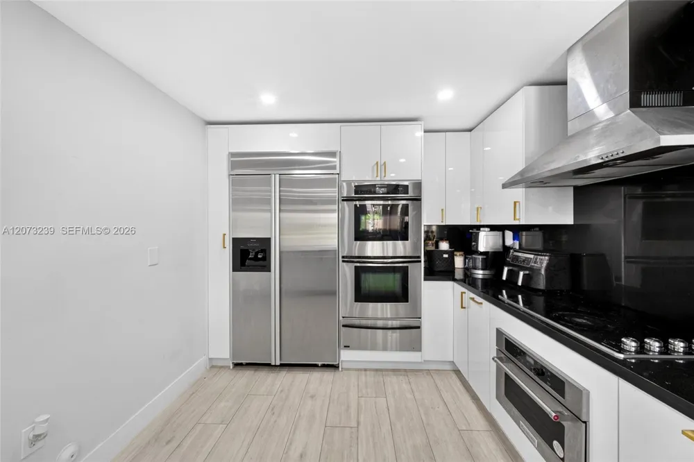 16407 SW 73rd Ter Miami, FL 33193