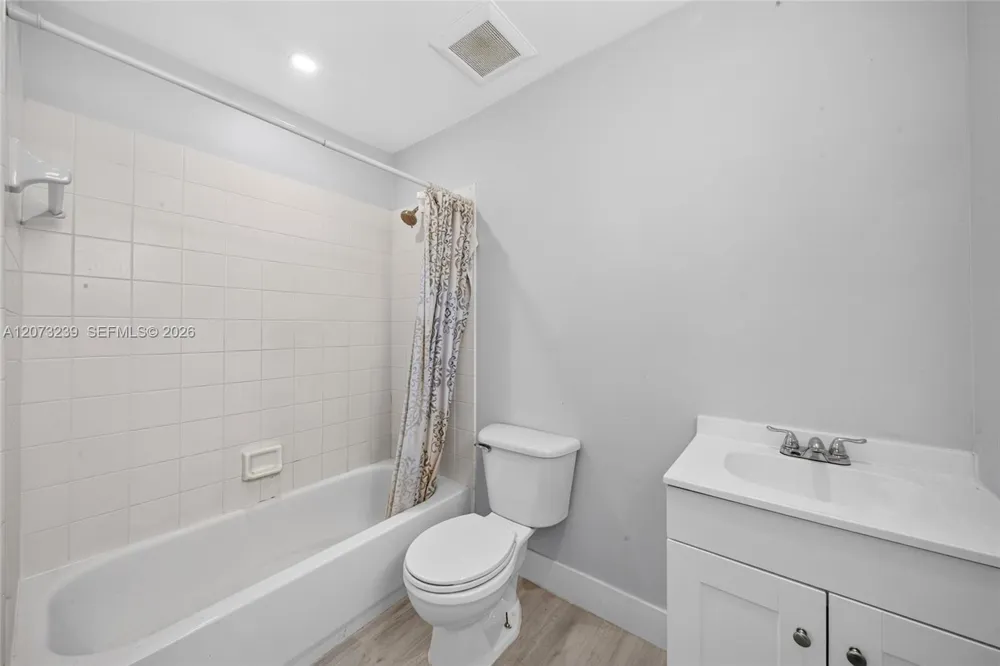 16407 SW 73rd Ter Miami, FL 33193