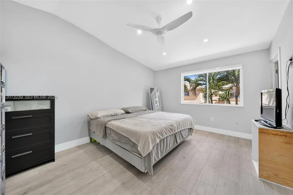 16407 SW 73rd Ter Miami, FL 33193