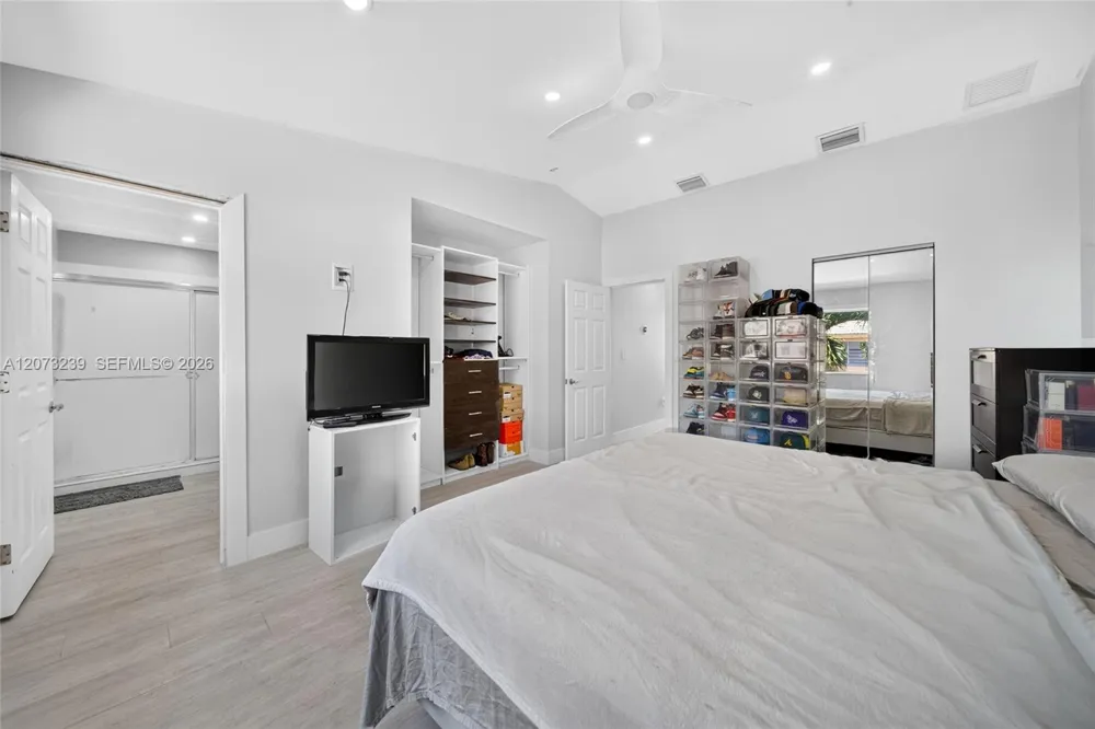16407 SW 73rd Ter Miami, FL 33193