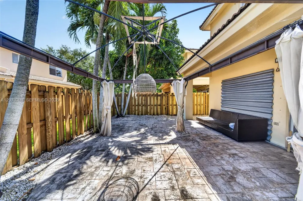 16407 SW 73rd Ter Miami, FL 33193