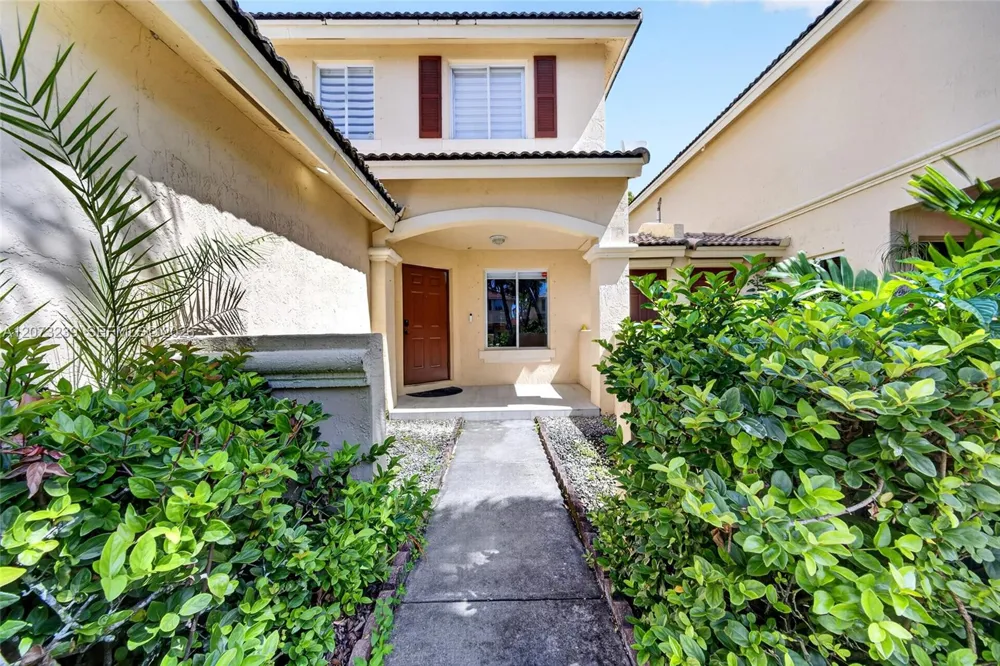 16407 SW 73rd Ter Miami, FL 33193
