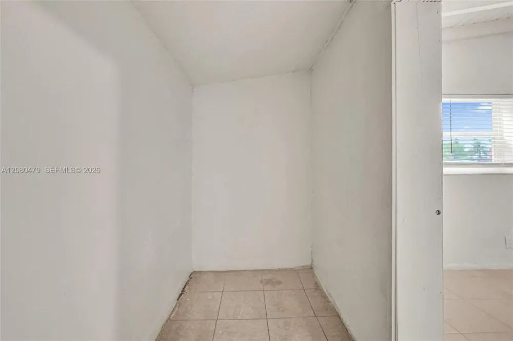 1843 Lauderdale Manor Dr Fort Lauderdale, FL 33311