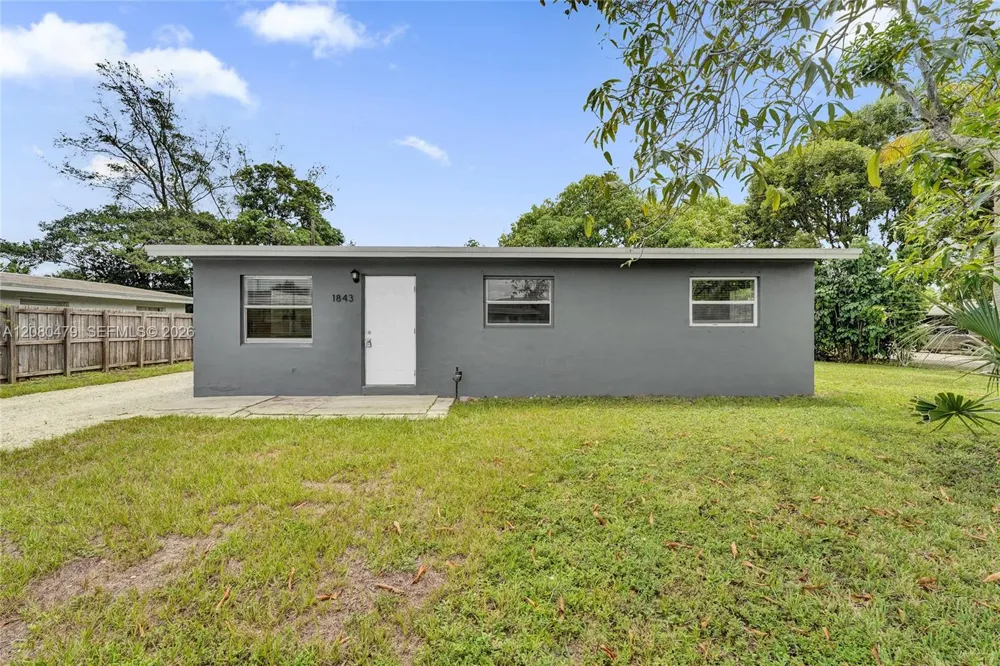 1843 Lauderdale Manor Dr Fort Lauderdale, FL 33311