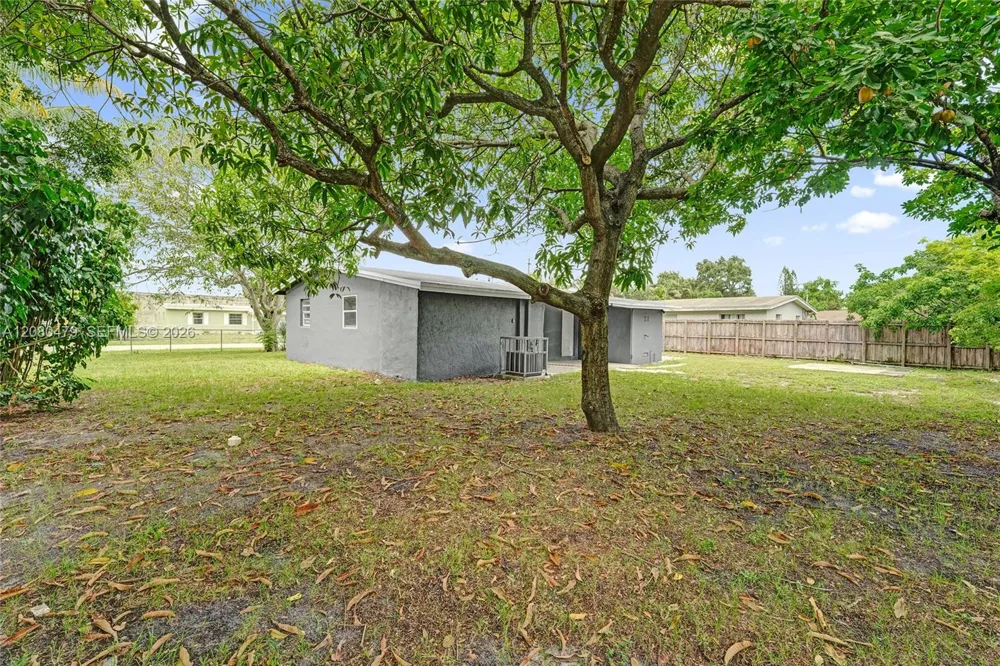 1843 Lauderdale Manor Dr Fort Lauderdale, FL 33311
