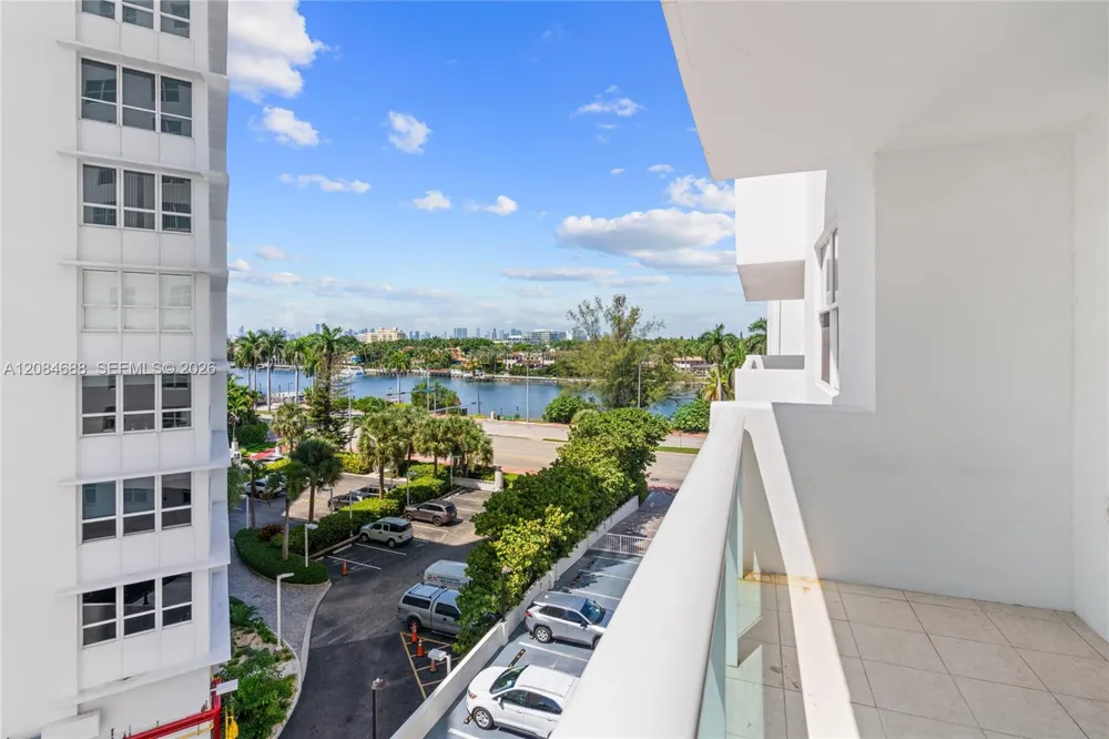 5001 Collins Ave #5E Miami Beach, FL 33140