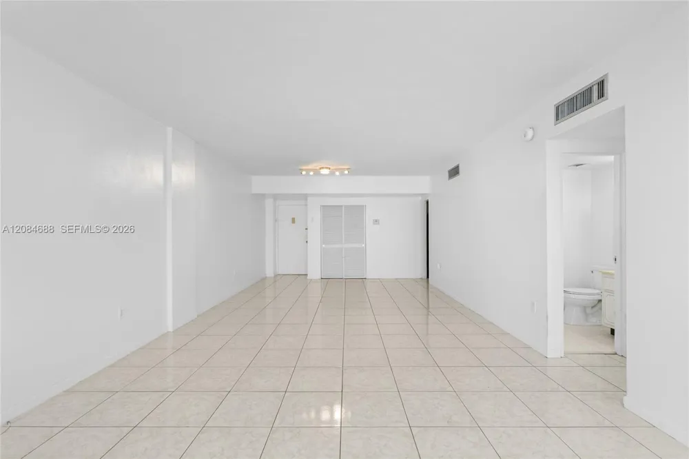 5001 Collins Ave #5E Miami Beach, FL 33140