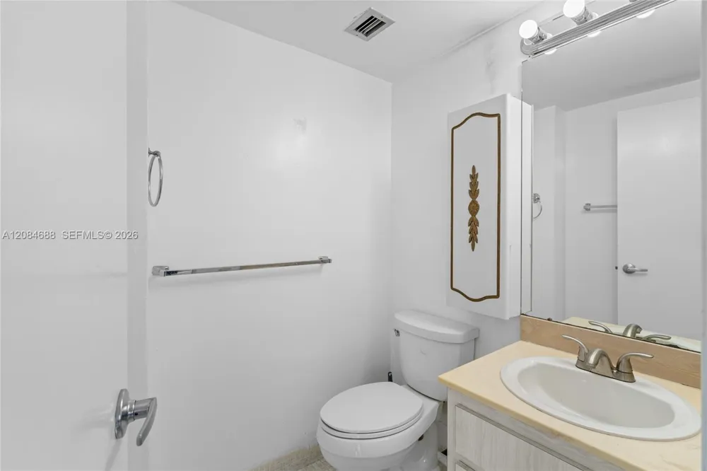 5001 Collins Ave #5E Miami Beach, FL 33140