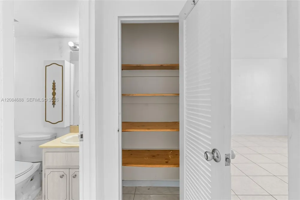 5001 Collins Ave #5E Miami Beach, FL 33140