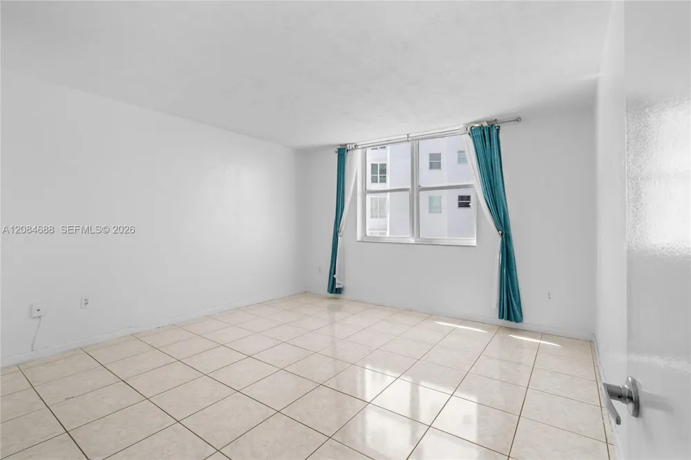 5001 Collins Ave #5E Miami Beach, FL 33140