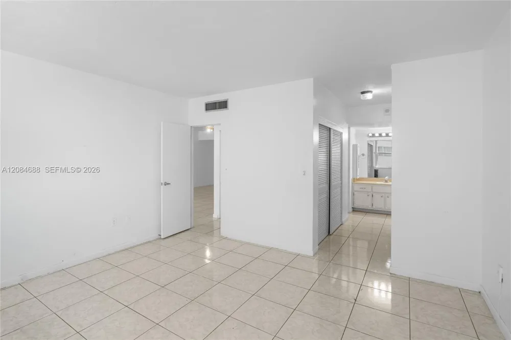 5001 Collins Ave #5E Miami Beach, FL 33140