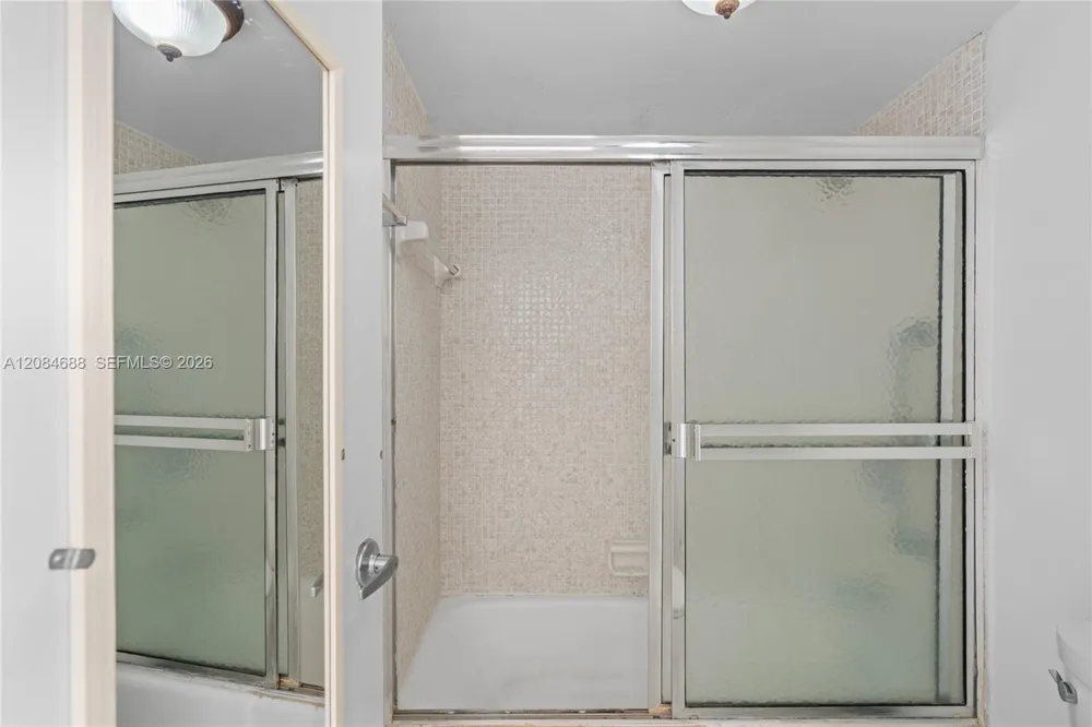 5001 Collins Ave #5E Miami Beach, FL 33140