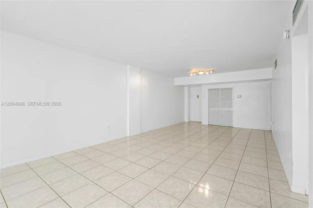 5001 Collins Ave #5E Miami Beach, FL 33140