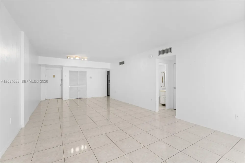 5001 Collins Ave #5E Miami Beach, FL 33140