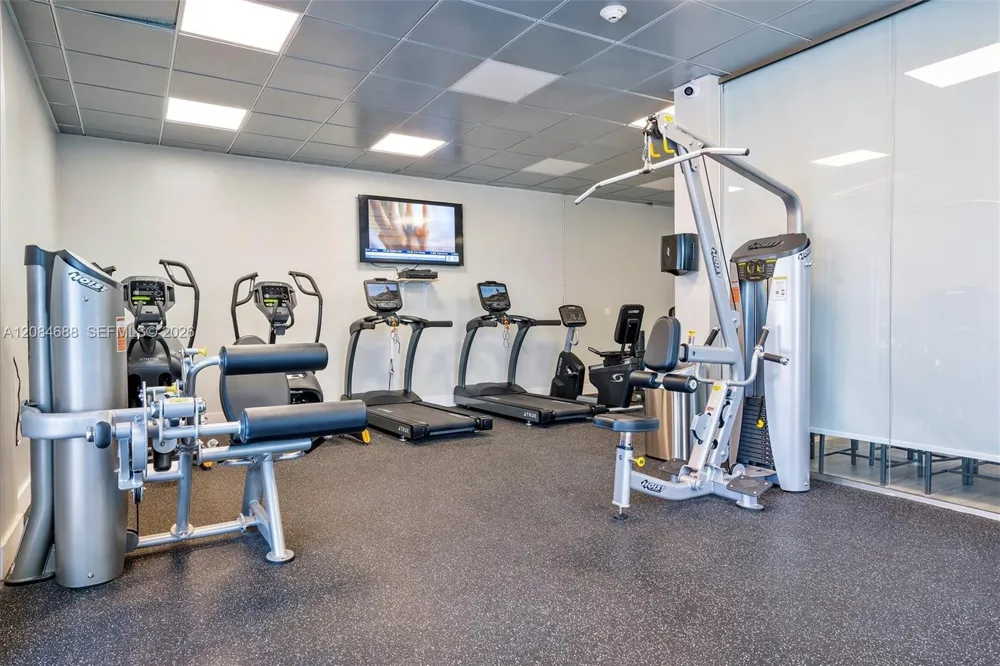 5001 Collins Ave #5E Miami Beach, FL 33140
