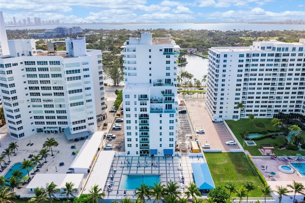 5001 Collins Ave #5E Miami Beach, FL 33140