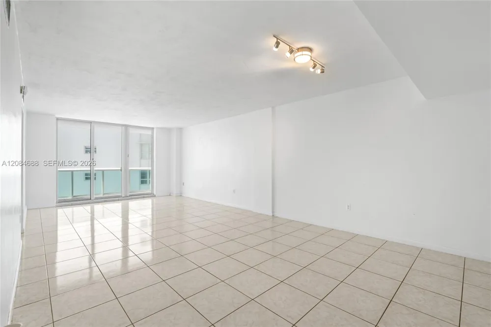 5001 Collins Ave #5E Miami Beach, FL 33140