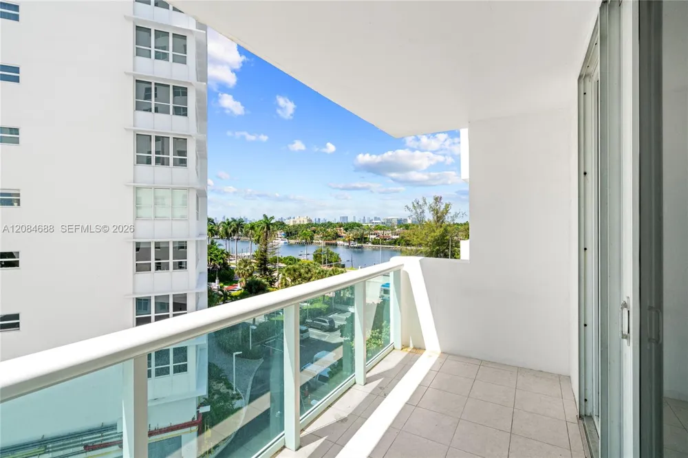 5001 Collins Ave #5E Miami Beach, FL 33140