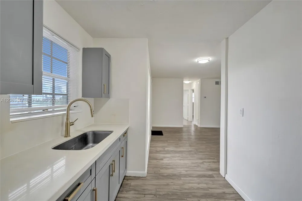 3751 NW 25th St Lauderdale Lakes, FL 33311