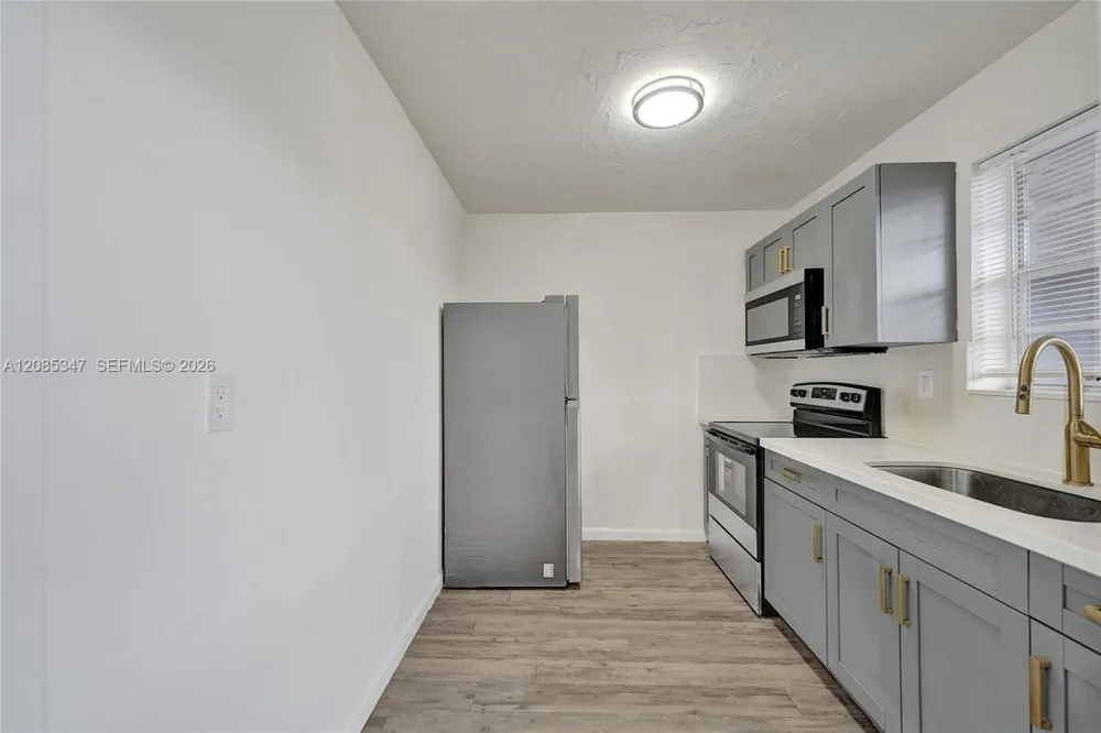 3751 NW 25th St Lauderdale Lakes, FL 33311
