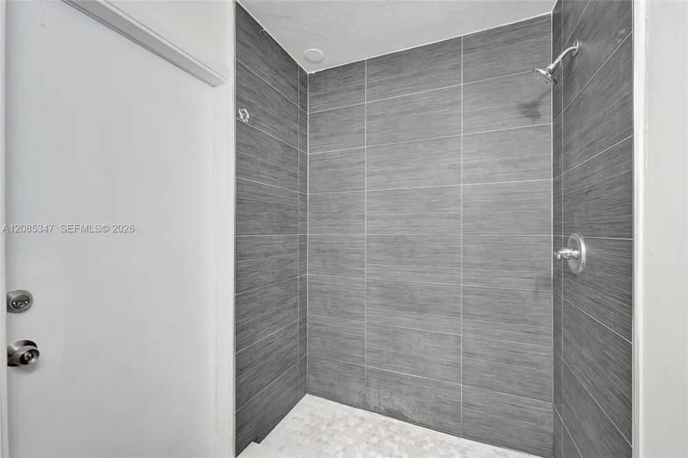 3751 NW 25th St Lauderdale Lakes, FL 33311