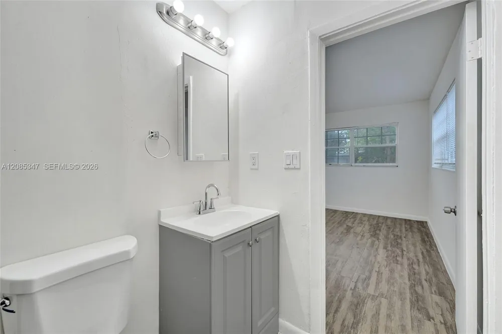 3751 NW 25th St Lauderdale Lakes, FL 33311