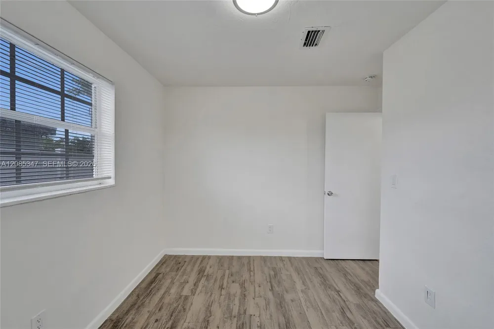 3751 NW 25th St Lauderdale Lakes, FL 33311