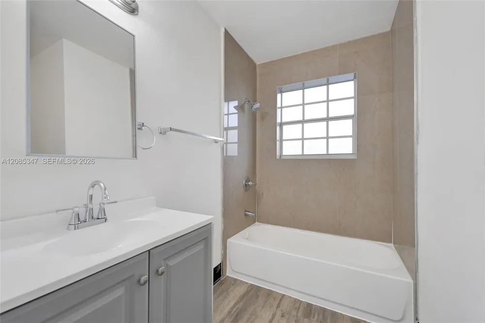 3751 NW 25th St Lauderdale Lakes, FL 33311