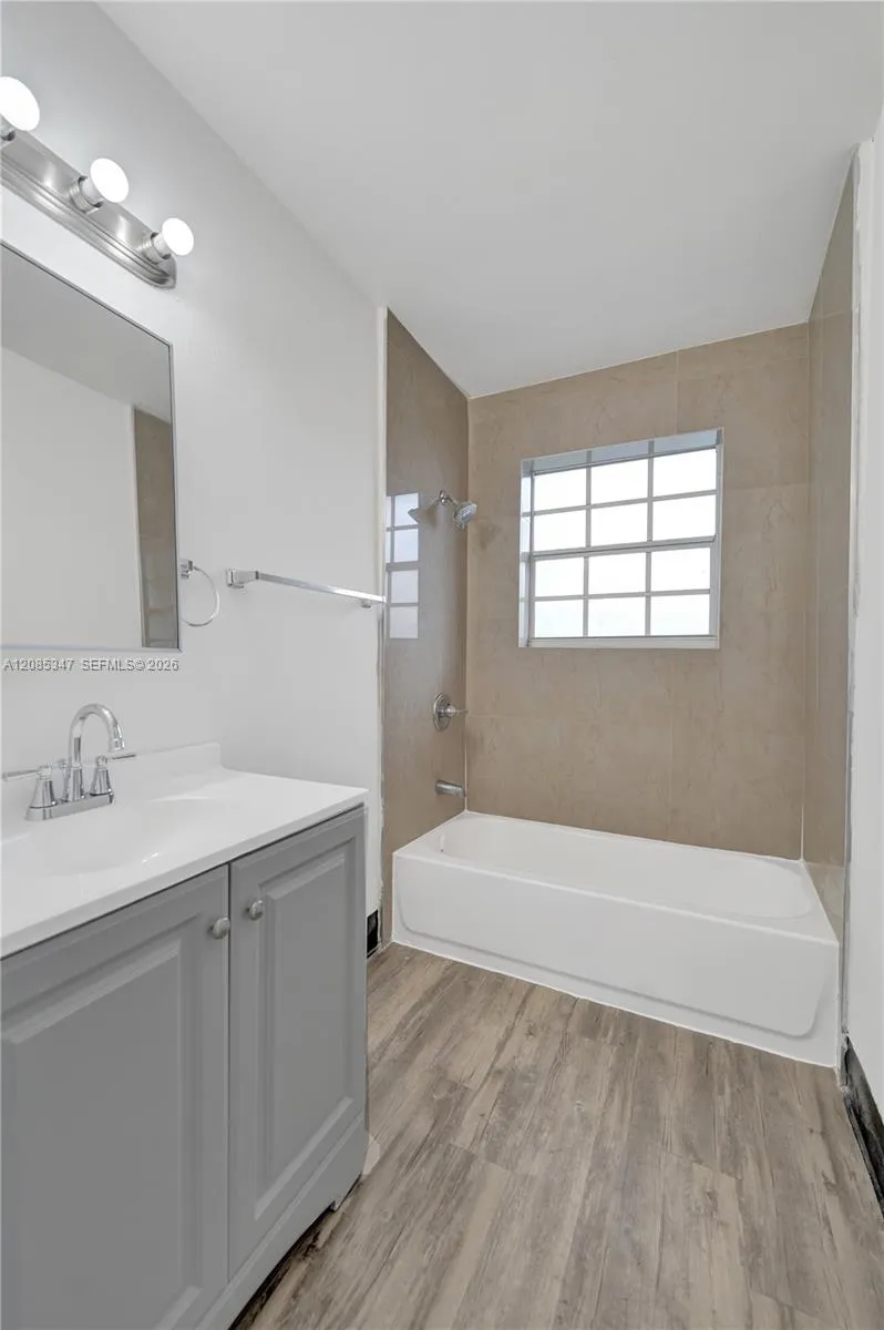 3751 NW 25th St Lauderdale Lakes, FL 33311