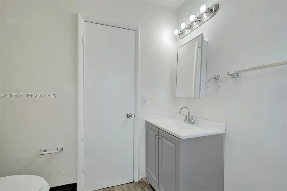 3751 NW 25th St Lauderdale Lakes, FL 33311