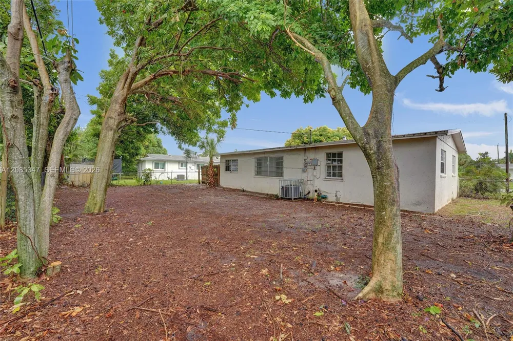 3751 NW 25th St Lauderdale Lakes, FL 33311