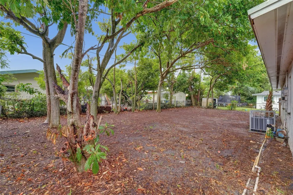 3751 NW 25th St Lauderdale Lakes, FL 33311