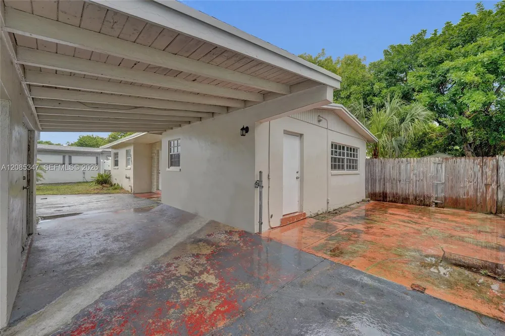 3751 NW 25th St Lauderdale Lakes, FL 33311