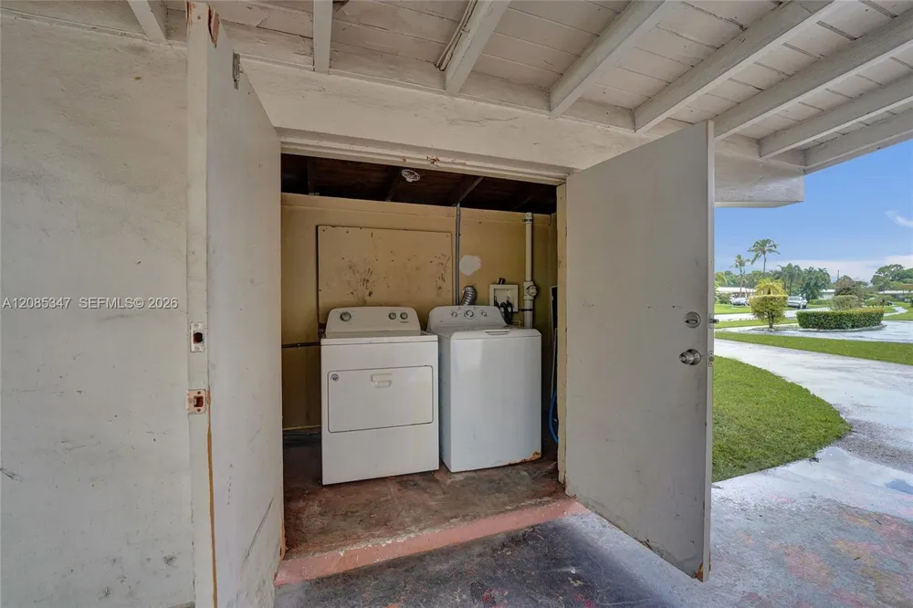 3751 NW 25th St Lauderdale Lakes, FL 33311