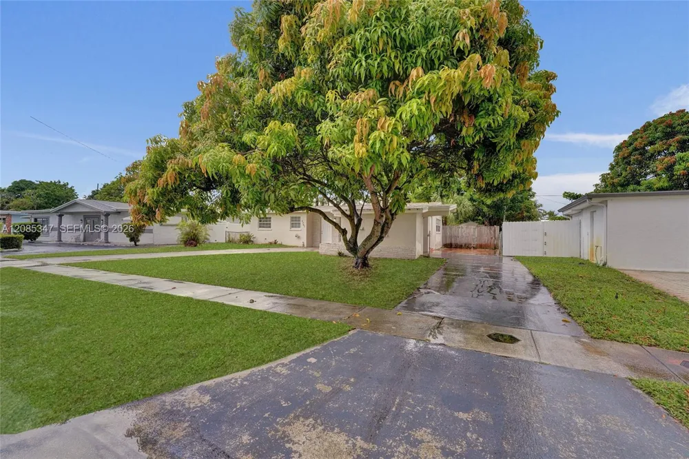 3751 NW 25th St Lauderdale Lakes, FL 33311