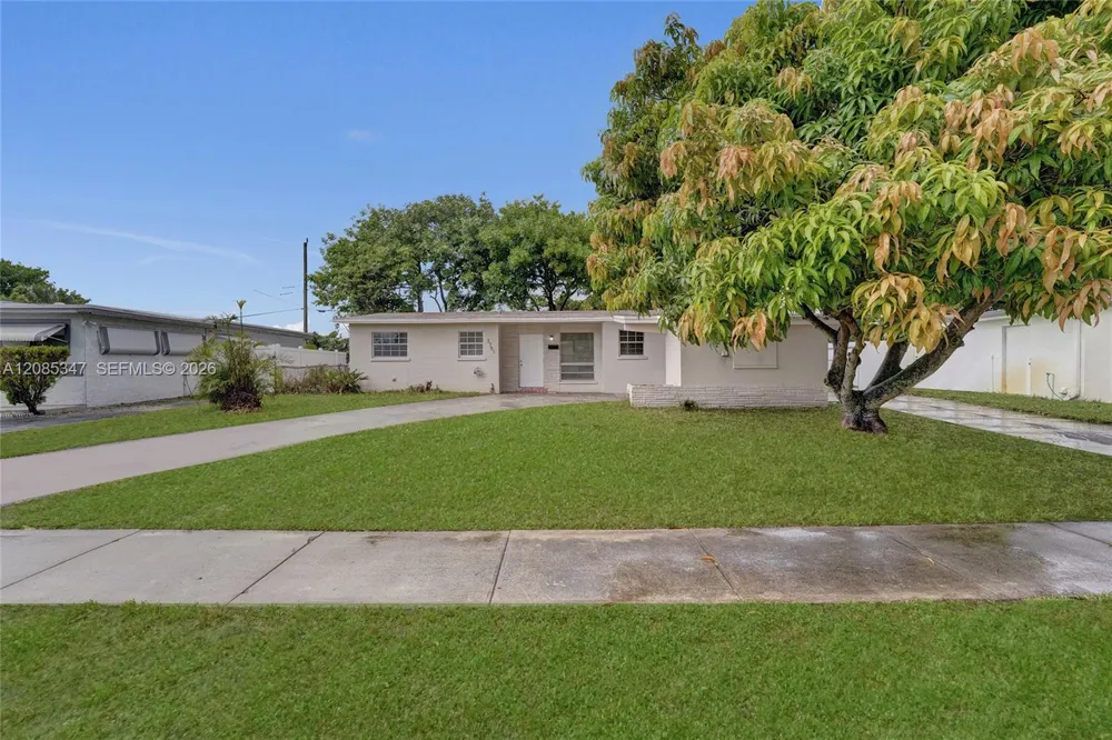 3751 NW 25th St Lauderdale Lakes, FL 33311