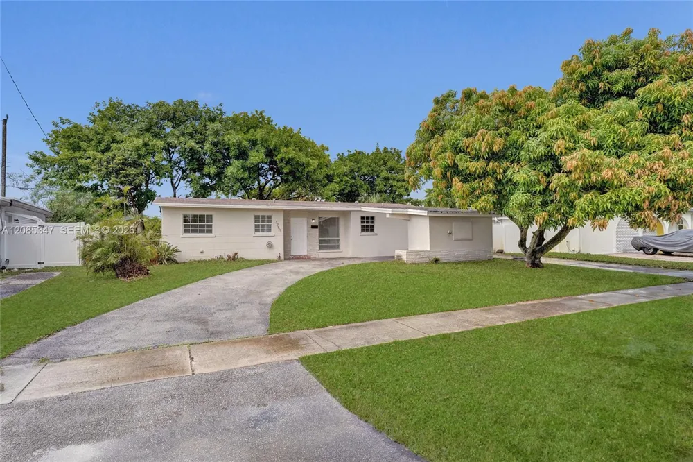 3751 NW 25th St Lauderdale Lakes, FL 33311