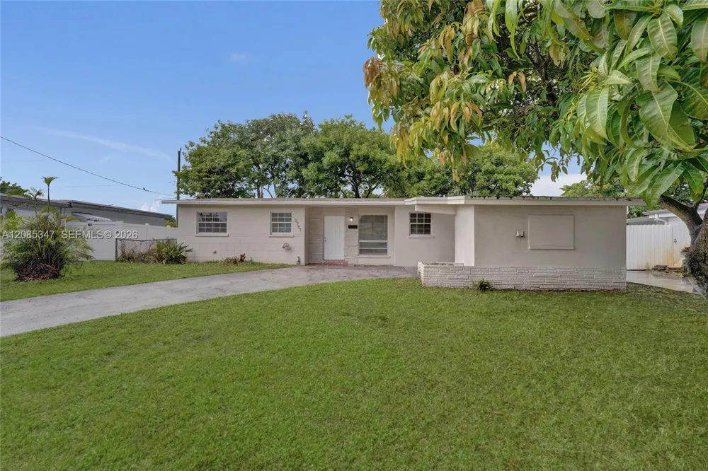 3751 NW 25th St Lauderdale Lakes, FL 33311