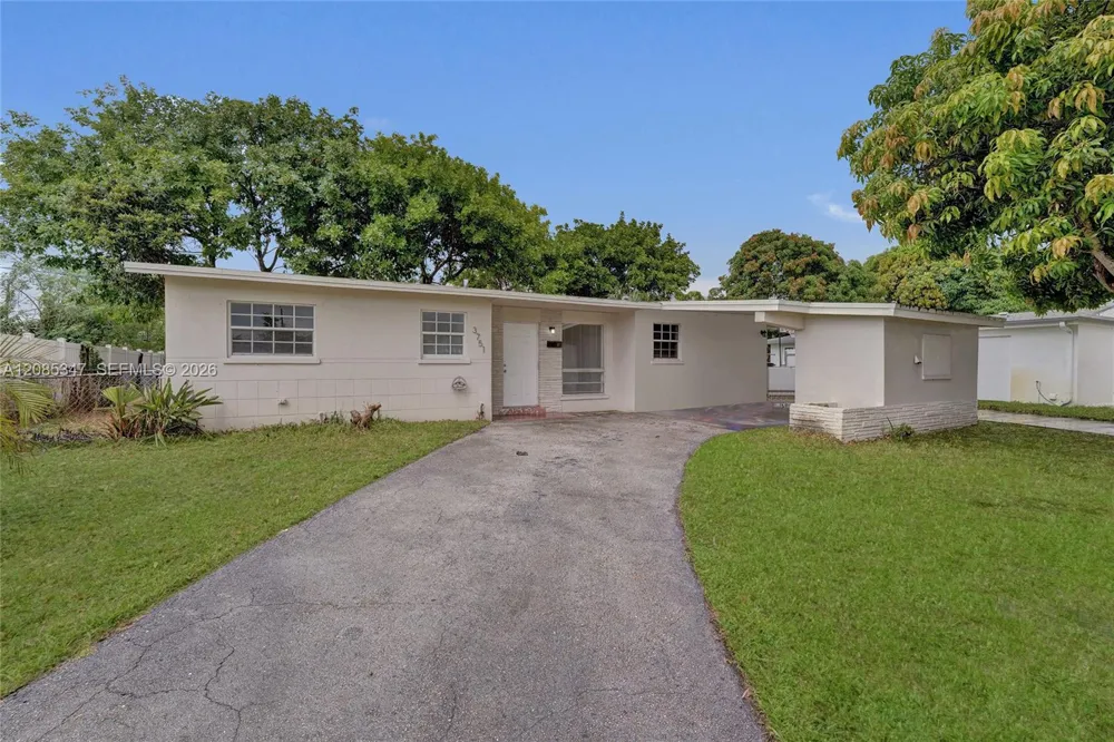3751 NW 25th St Lauderdale Lakes, FL 33311