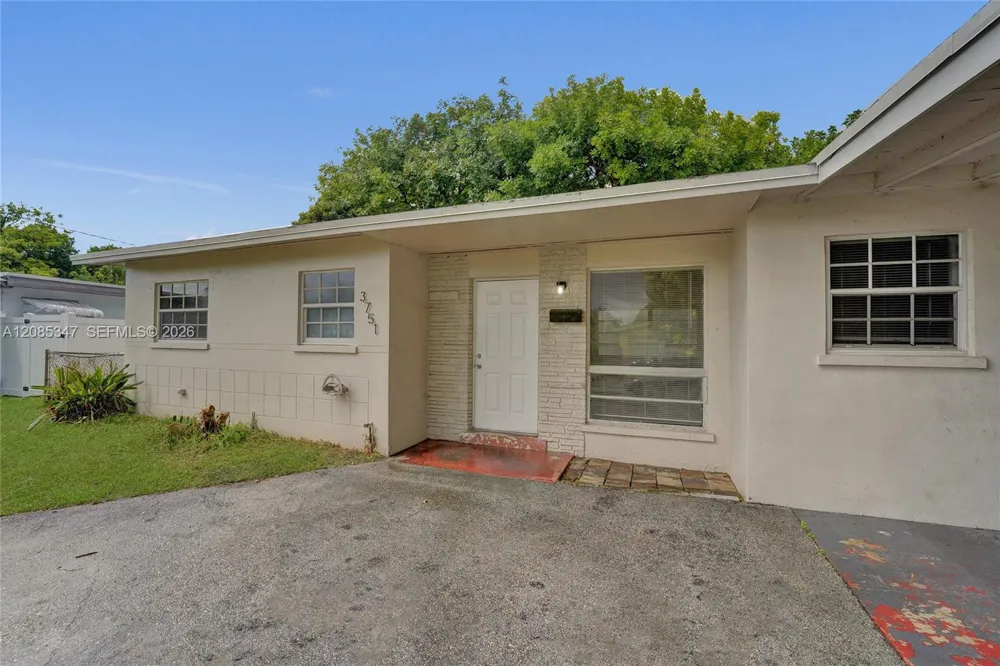 3751 NW 25th St Lauderdale Lakes, FL 33311