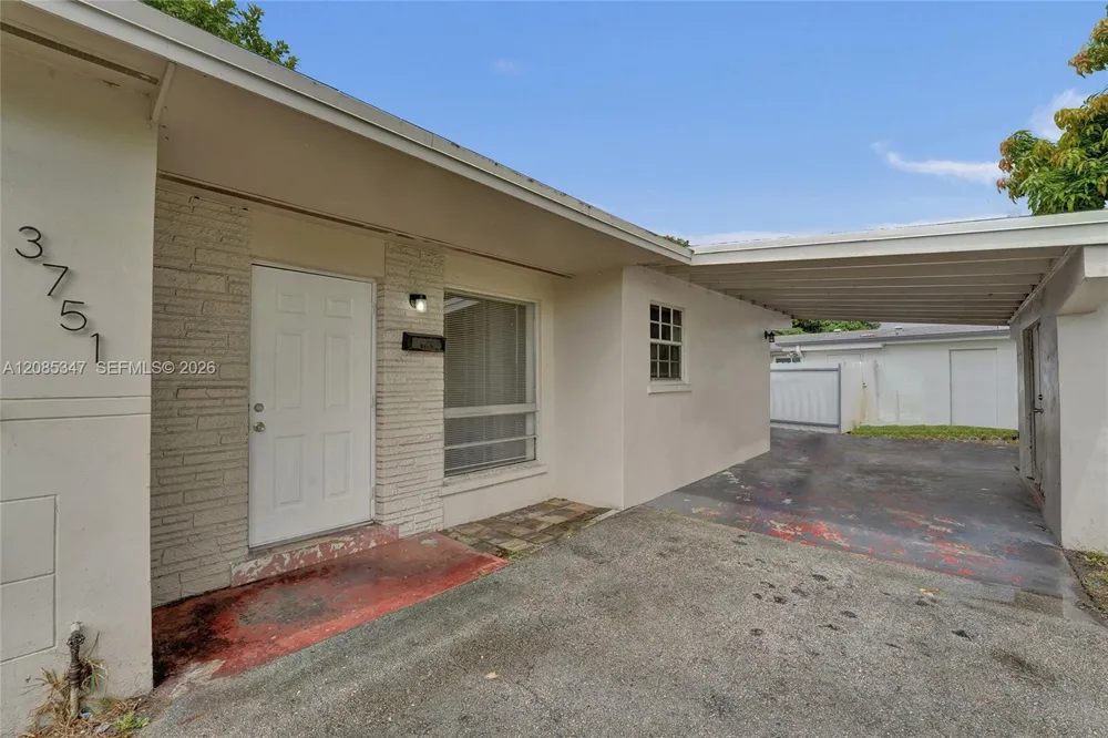 3751 NW 25th St Lauderdale Lakes, FL 33311