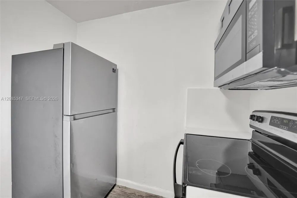 3751 NW 25th St Lauderdale Lakes, FL 33311