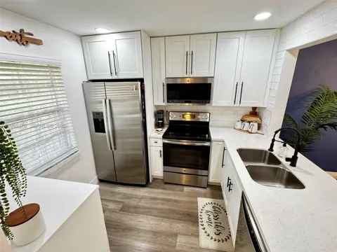 231 NW 76th Ave #102